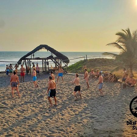 The Driftwood Surfer Beachfront Hostel / Restaurant / Bar, El Paredon El Paredón Buena Vista Extérieur photo