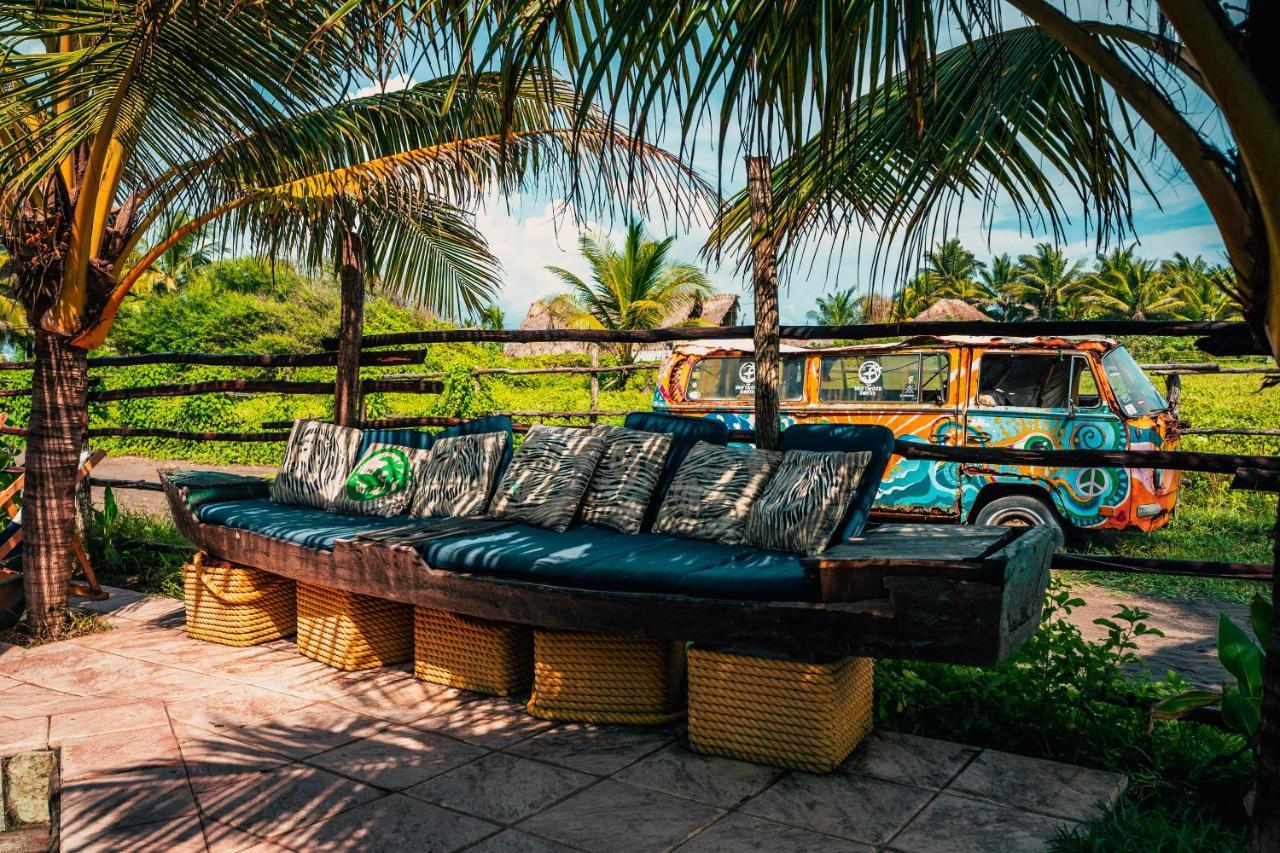 The Driftwood Surfer Beachfront Hostel / Restaurant / Bar, El Paredon El Paredón Buena Vista Extérieur photo